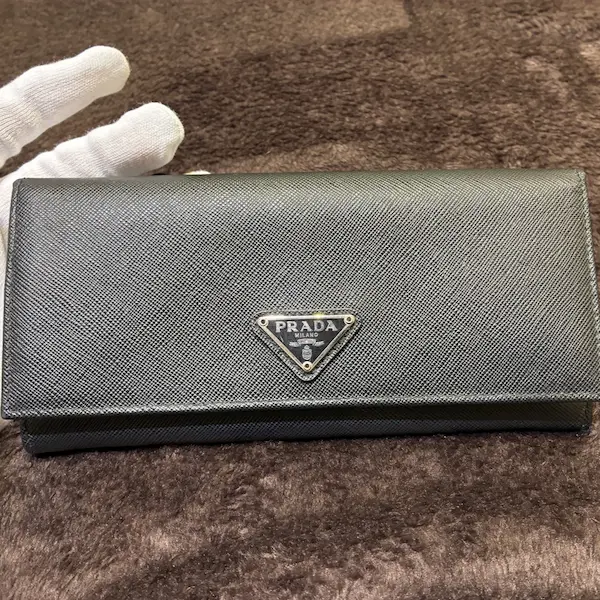 プラダ　サフィアーノ　トライアングル　長財布