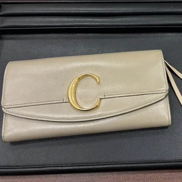 クロエ　シャイニーカーフスキン　長財布
