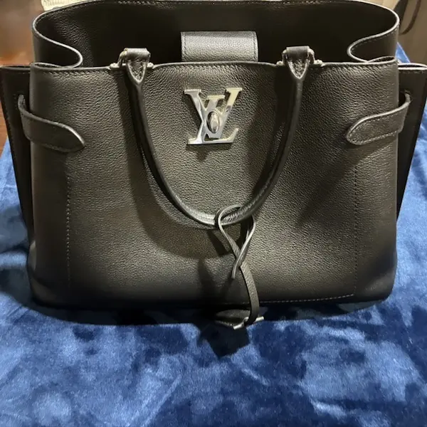 ルイ・ヴィトン　LVツイストロック　キーベル　ロックミー・デー　2WAYバッグ