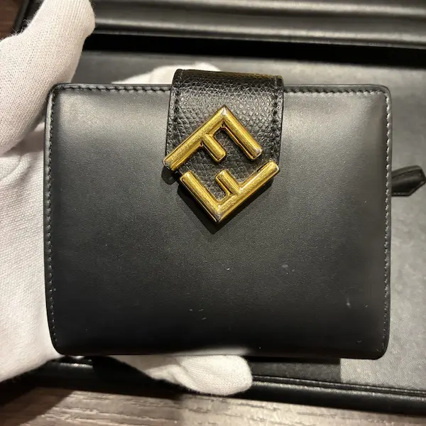 フェンディ　FFダイヤモンド　二つ折り財布