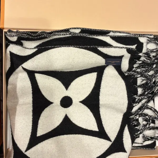 ルイ・ヴィトン　フライト・モード　マフラー・LV メダリオン