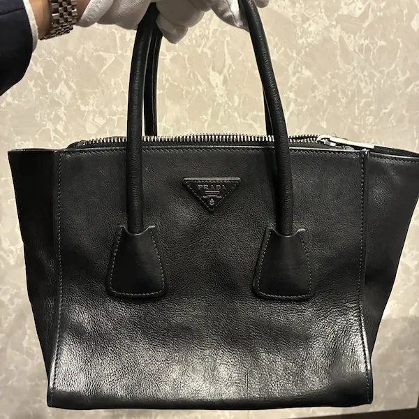プラダ　レザー　ハンドバッグ