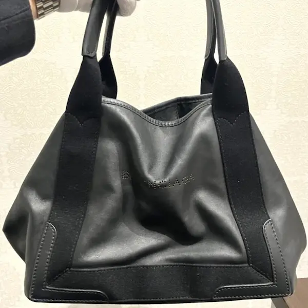 バレンシアガ　ネイビーカバス