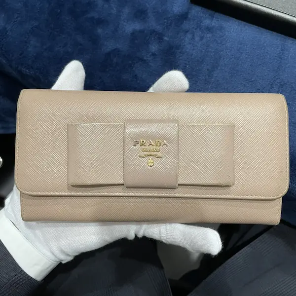 プラダ　サフィアーノ フィオッコ　二つ折り財布