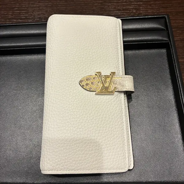 ルイ・ヴィトン　カプシーヌ　ヴェルティカル ウォレット