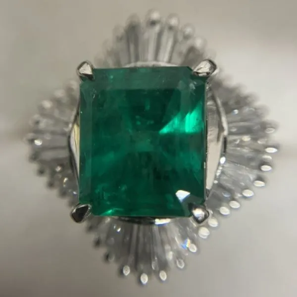 エメラルド　2.765ct