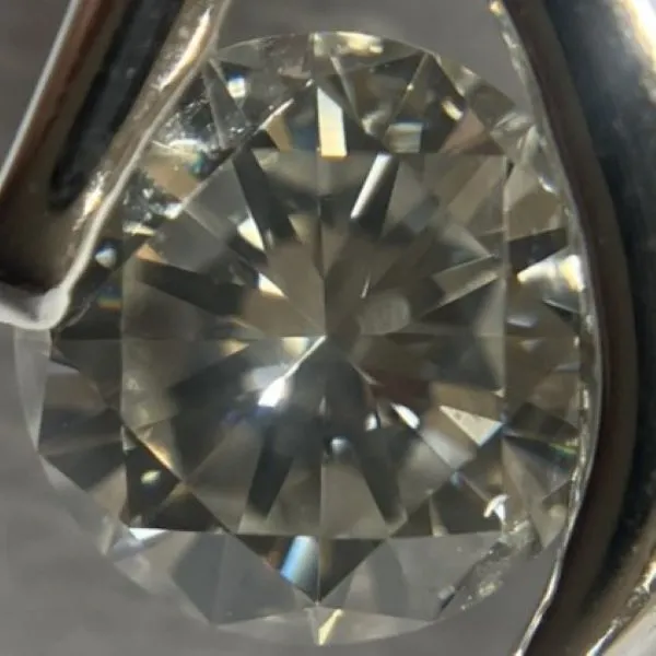 ダイヤ　0.68ct