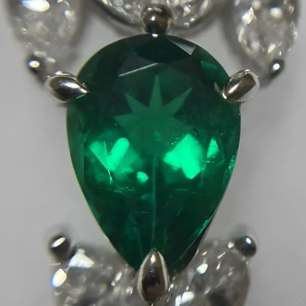  エメラルド　0.74ct