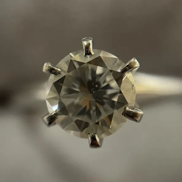 ダイヤ　0.90ct