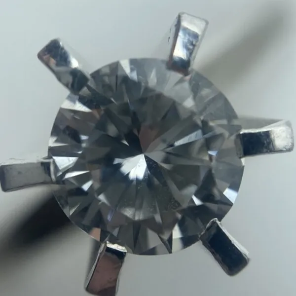 ダイヤ　0.60ct