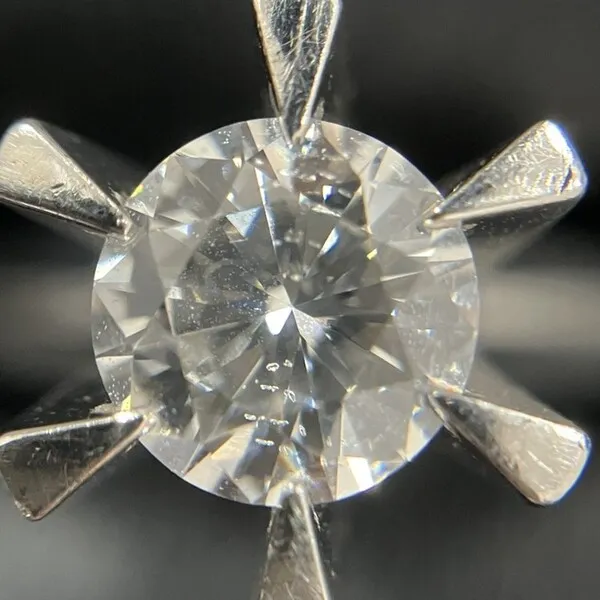 ダイヤ　0.59ct