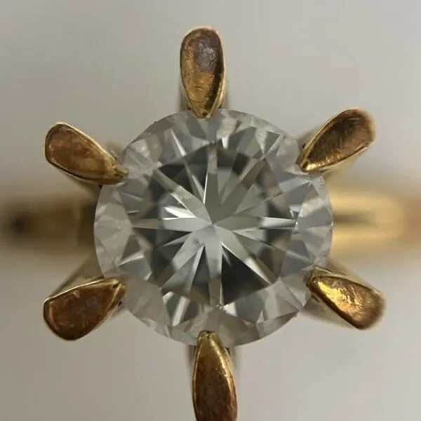 ダイヤ　0.83ct