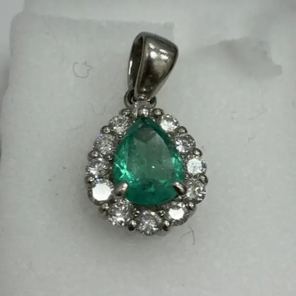 エメラルド　1.02ct