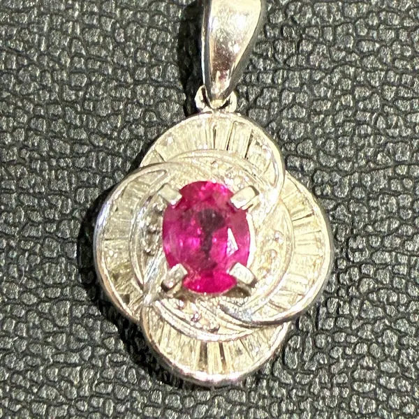 ルビー　0.6ct
