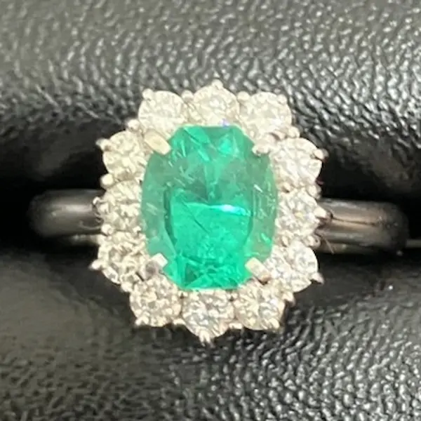エメラルド　1.26ct