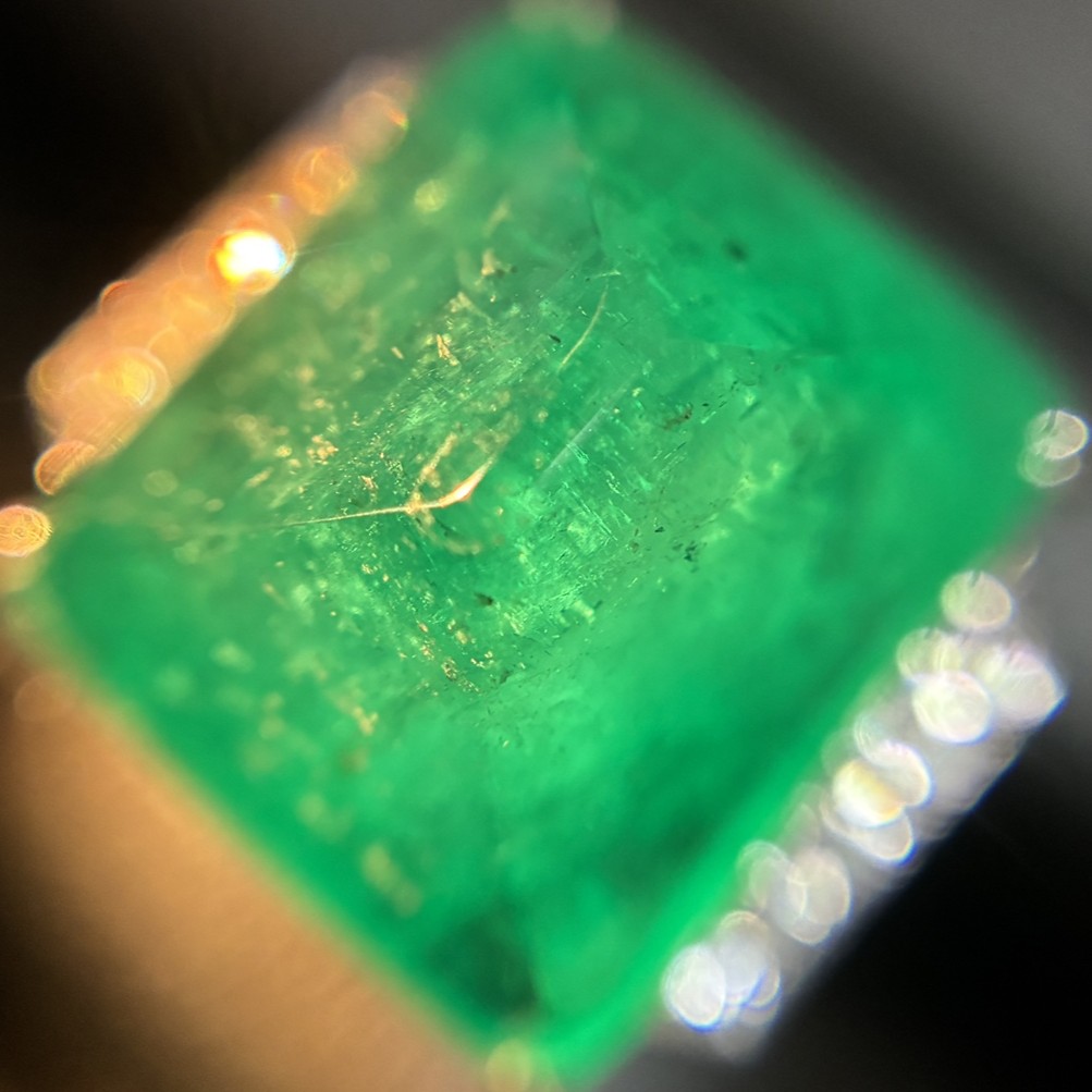 エメラルド　18.97ct