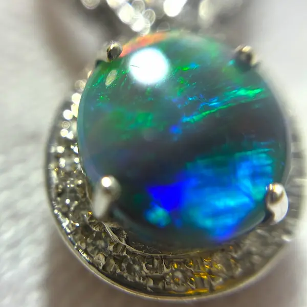 ブラックオパール　1.82ct