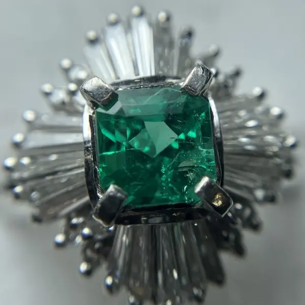 エメラルド　0.57ct