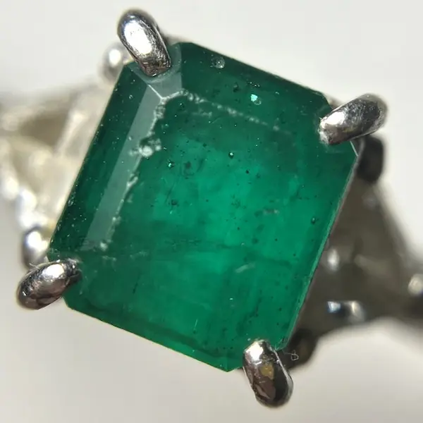 エメラルド　1.26ct