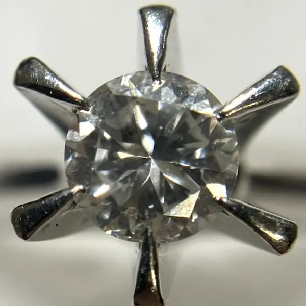 ダイヤ　0.39ct