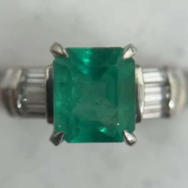 エメラルド　1.01ct