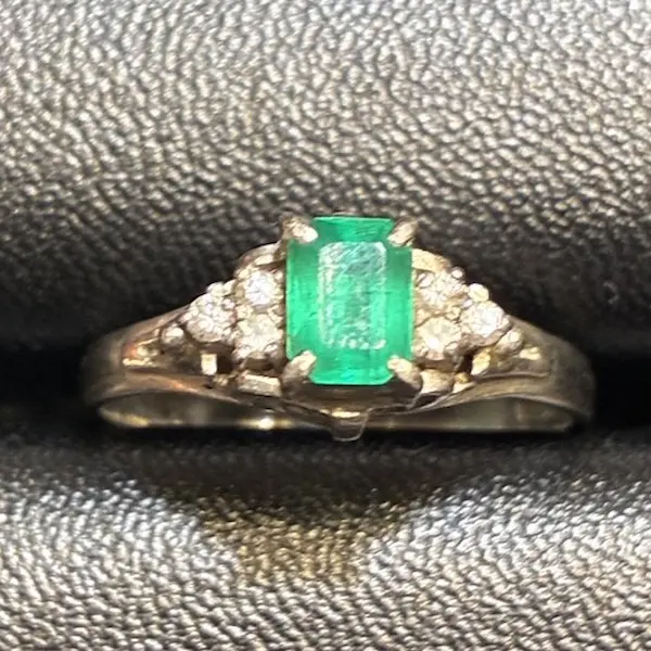 エメラルド　0.5ct