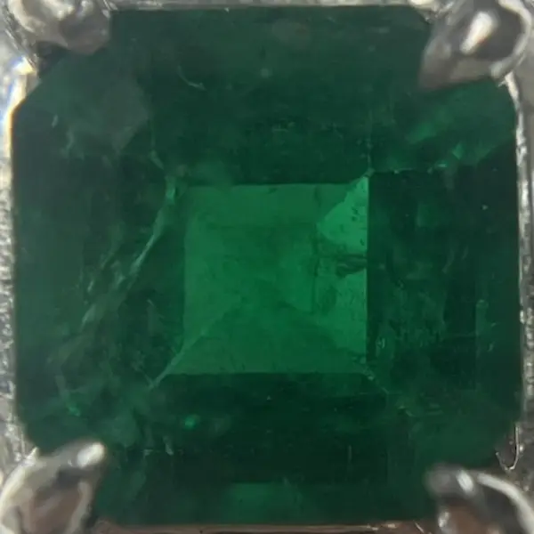 エメラルド　0.51ct