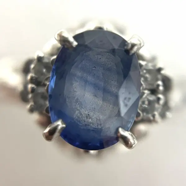サファイア　0.93ct