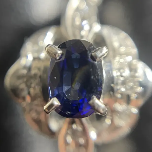 サファイア　0.65ct