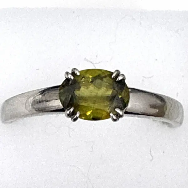 スフェーン　1.0ct