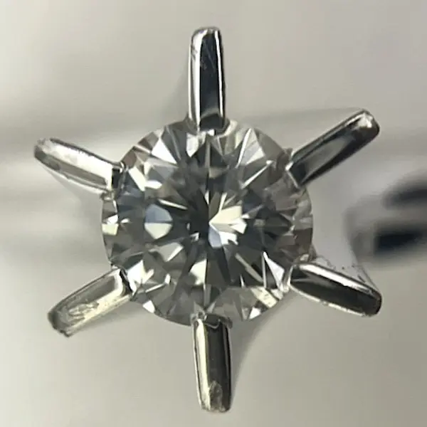 ダイヤ　0.37ct 