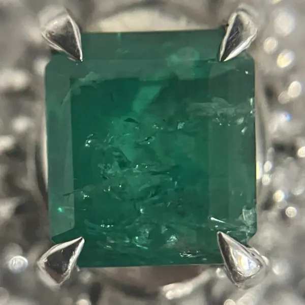エメラルド　0.53ct