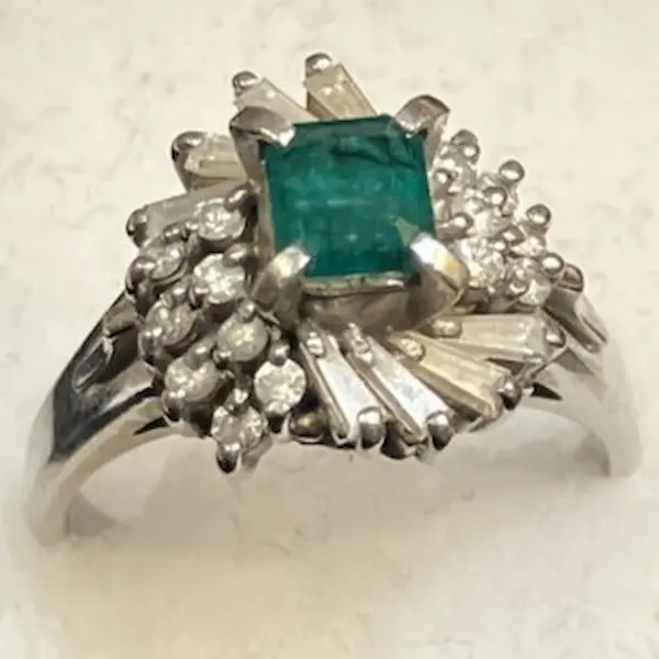 エメラルド　0.54ct