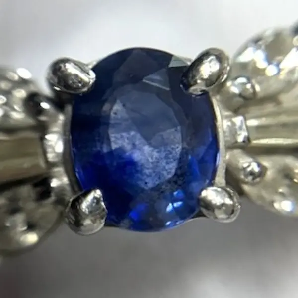 サファイア　0.56ct