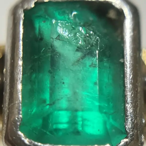 エメラルド　0.71ct