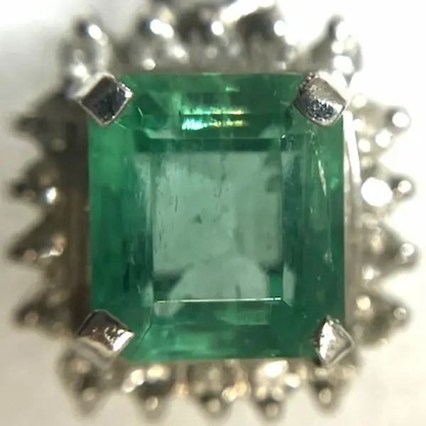 エメラルド　0.9ct