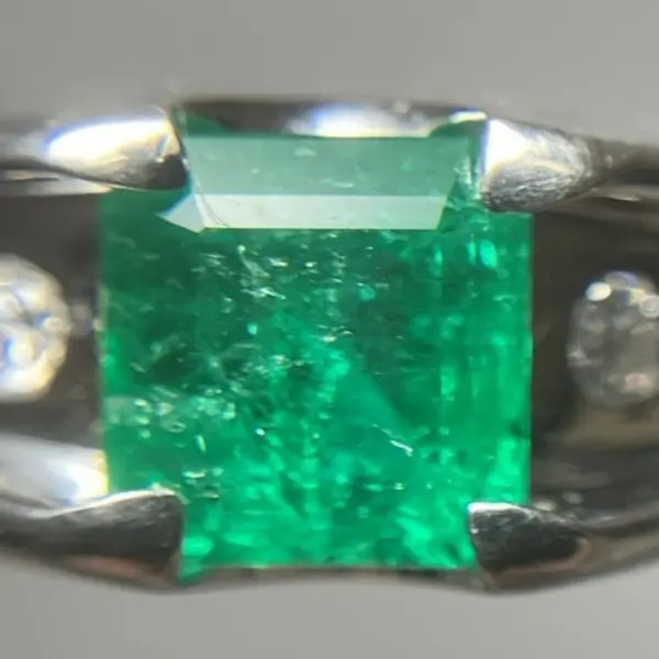 エメラルド　0.51ct