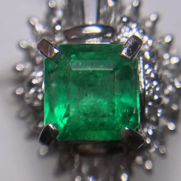 エメラルド　0.86ct