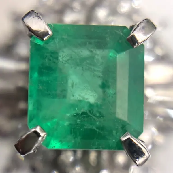 エメラルド　0.57ct