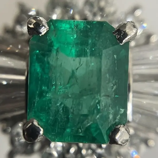 エメラルド　0.65ct