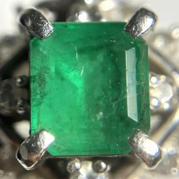 エメラルド　0.81ct