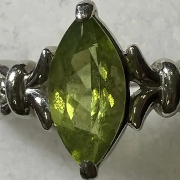 ペリドット　1.74ct