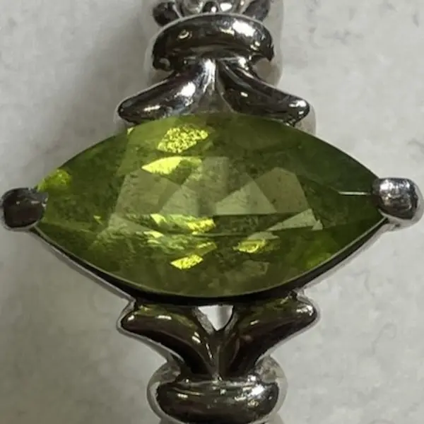 ペリドット　1.74ct
