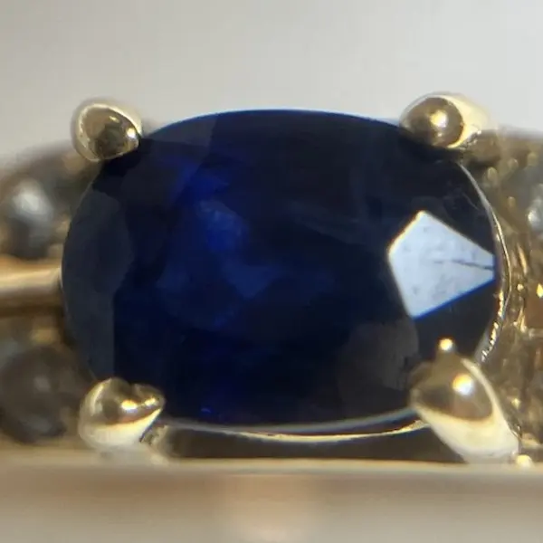 サファイア　0.39ct