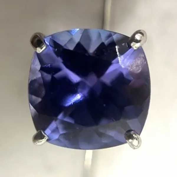 タンザナイト　2.5ct