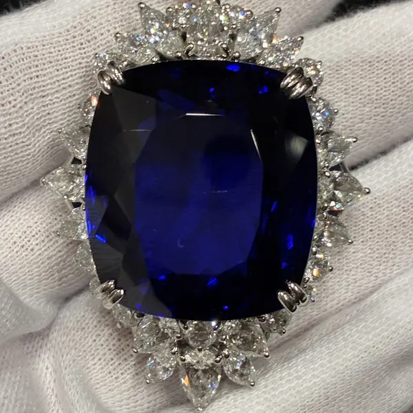 タンザナイト　102.36ct