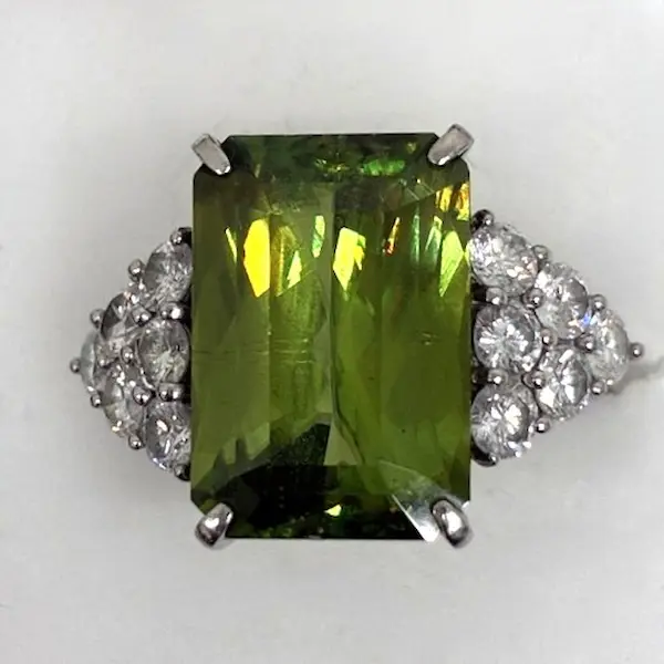 スフェーン　10.20ct