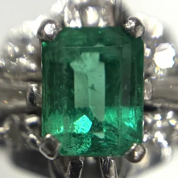 エメラルド　0.6ct