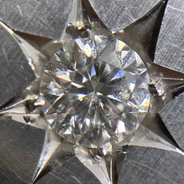 ダイヤ　0.329ct