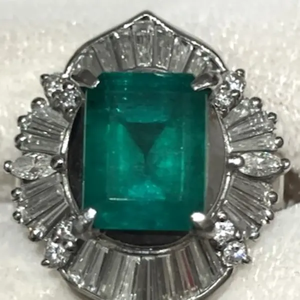 エメラルド　2.81ct